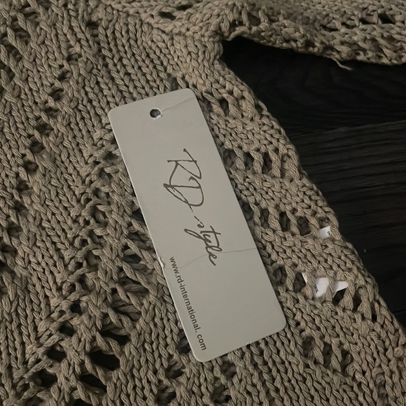 NWT - Picture 3 of 3